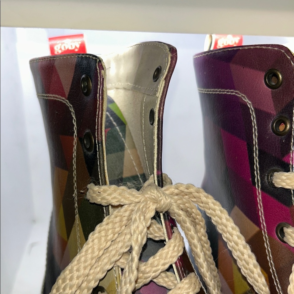 Goby boots size 7.5. Like new condition. Only worn once. - Picture 2 of 8